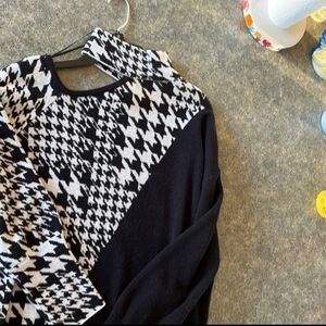 Women's sweater, one shoulder, open, black and white size medium